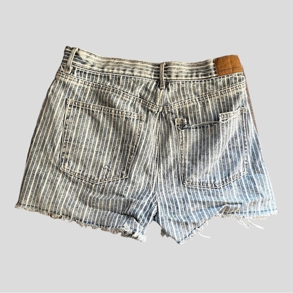 AMERICAN Eagle Frayed Pinstripe Cutoff Jeans Size 6 - Picture 2 of 8
